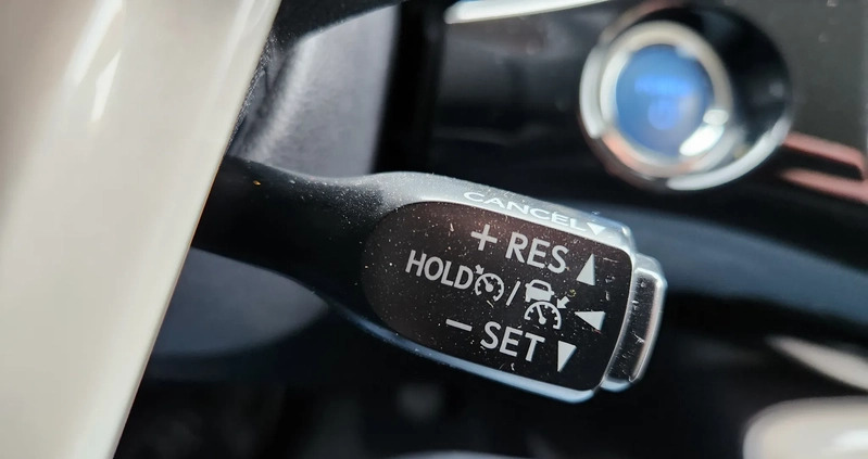 Toyota Prius cena 89700 przebieg: 6000, rok produkcji 2017 z Chorzele małe 667